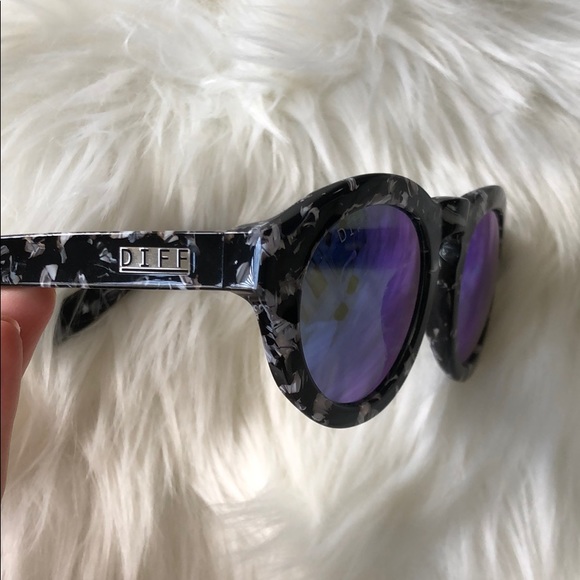 DIFF Sunglasses - Picture 2 of 3